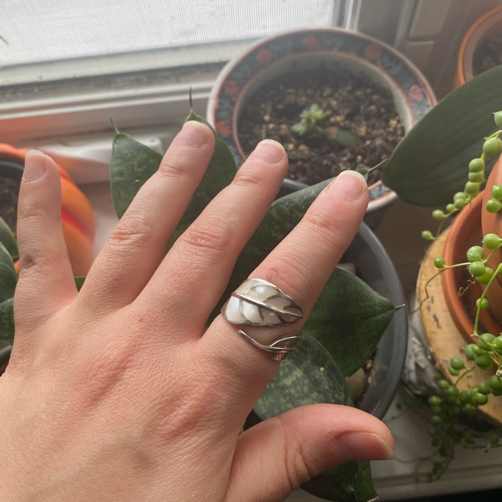 Elegant Silver Mother of Pearl Leaf Ring size 8.5